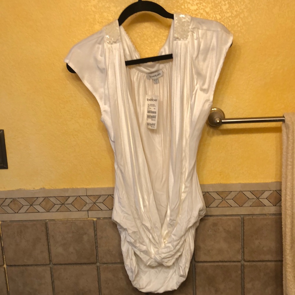Bebe low v-neck cover up Large